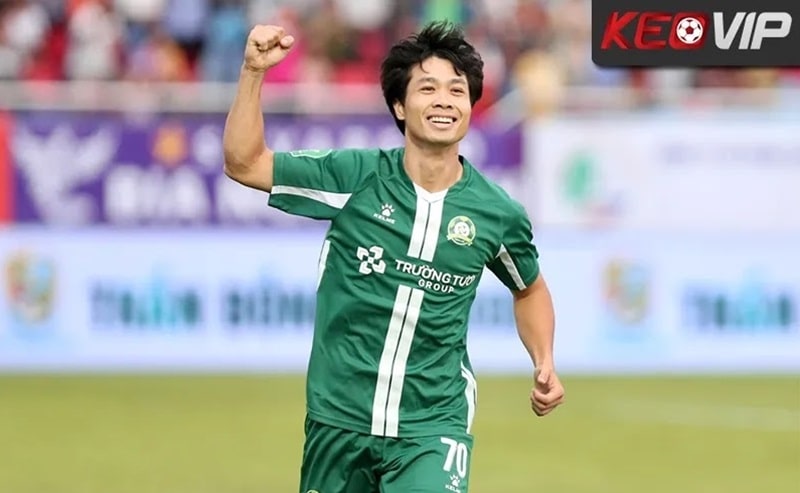 Nguyễn Công Phượng thi đấu trong màu áo Trường Tươi Bình Phước