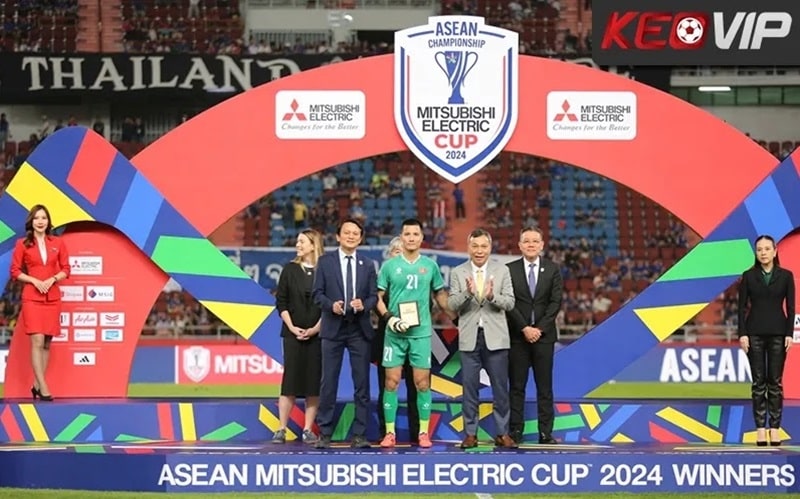 Đình Triệu nhận danh hiệu Thủ môn xuất sắc nhất AFF Cup 2024