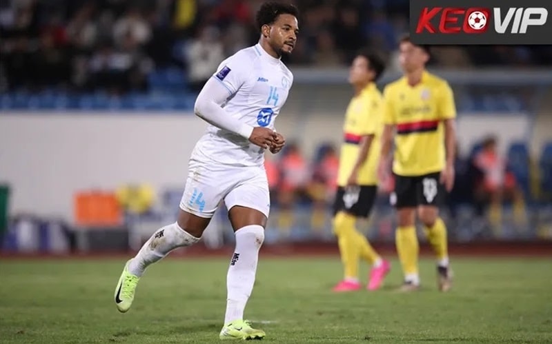 Nguyễn Xuân Son trong màu áo Thép Xanh Nam Định, vươn mình trở thành ngôi sao V.League